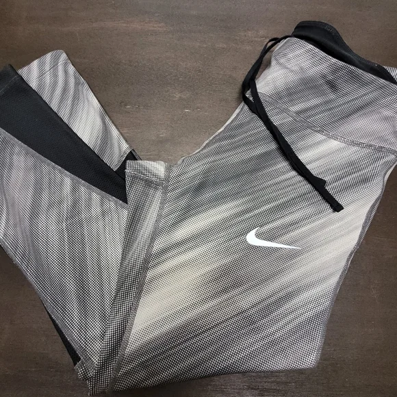 Nike Dri-Fit running reflective capri cropped leggings mesh - Picture 2 of 10